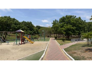TERRENO EN URBANIZACIÓN ALTOS DE MANTA BEACH, SUR DE MANTA