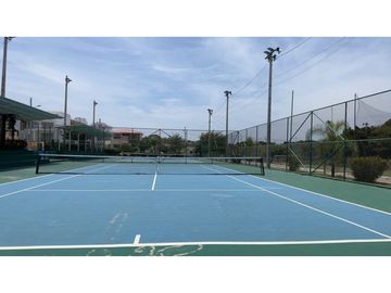 TERRENO EN URBANIZACIÓN ALTOS DE MANTA BEACH, SUR DE MANTA
