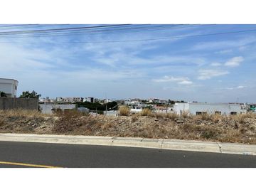 TERRENO EN URBANIZACIÓN ALTOS DE MANTA BEACH, SUR DE MANTA