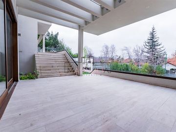 Casa en venta de 5 dorm. en Lo Barnechea