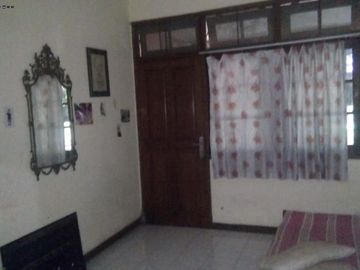 Rumah di Rungkut barata nyaman hadap barat