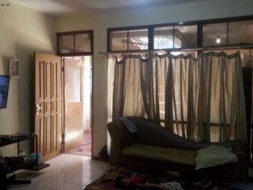 Rumah di Rungkut barata nyaman hadap barat