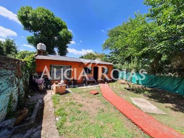 Venta  Casa 3 amb con  Lote   10x46 con  pileta y cochera. F.  Alvarez