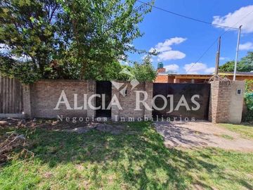 Venta  Casa 3 amb con  Lote   10x46 con  pileta y cochera. F.  Alvarez