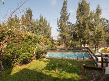 Casa a pasos los Dominicos, 5 dormitorios 4 Baños