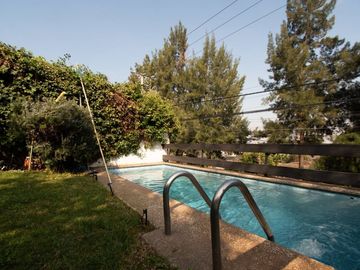 Casa a pasos los Dominicos, 5 dormitorios 4 Baños