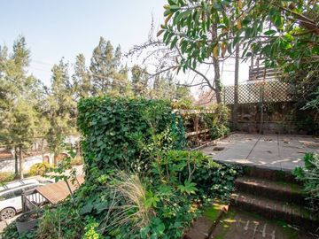 Casa a pasos los Dominicos, 5 dormitorios 4 Baños
