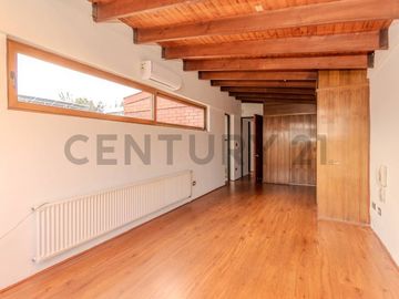Casa a pasos los Dominicos, 5 dormitorios 4 Baños