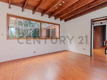 Casa a pasos los Dominicos, 5 dormitorios 4 Baños