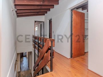 Casa a pasos los Dominicos, 5 dormitorios 4 Baños