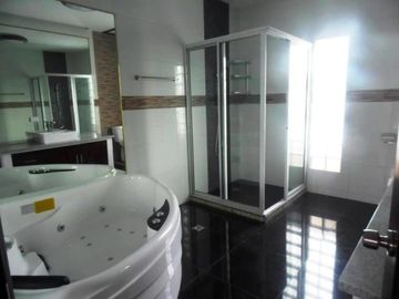 Fully furnished House and Lot for Rent with 3 Bedrooms in He