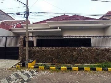 Rumah Sutorejo Carport 1, Garasi 1, Row 2 mobil