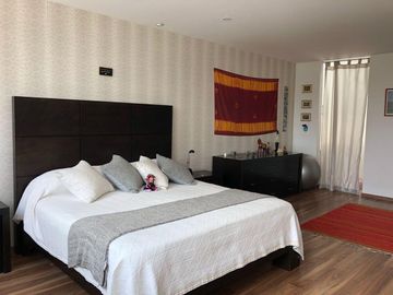 En Venta Casa en Cañadas del Lago, 3 Niveles, Roof Garden, Cto Servicio, Jardín