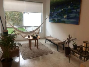 En Venta Casa en Cañadas del Lago, 3 Niveles, Roof Garden, Cto Servicio, Jardín