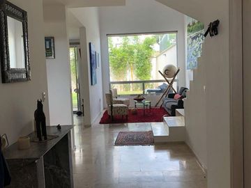 En Venta Casa en Cañadas del Lago, 3 Niveles, Roof Garden, Cto Servicio, Jardín