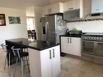 En Venta Casa en Cañadas del Lago, 3 Niveles, Roof Garden, Cto Servicio, Jardín