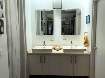 En Venta Casa en Cañadas del Lago, 3 Niveles, Roof Garden, Cto Servicio, Jardín
