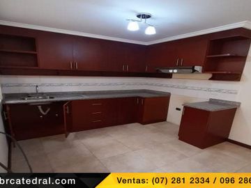 Casa de venta en Ricaurte – código:20002