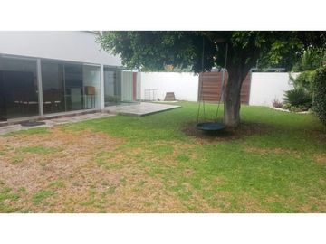 Casa En Venta  Para Vivir o Negocio Con Jardín En Anzurez, Dorada