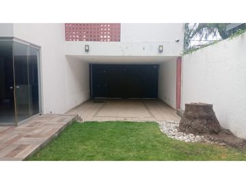 Casa En Venta  Para Vivir o Negocio Con Jardín En Anzurez, Dorada