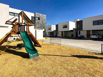 Moderna casa nueva en venta en Metepec con amenidad Externa.
