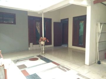 Rumah di Limo, 2Lt, Lahan Luas, dlm Prmhn Graha Cinere