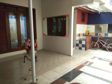 Rumah di Limo, 2Lt, Lahan Luas, dlm Prmhn Graha Cinere