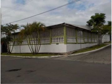 SE VENDE CASA EN LAS CUMBRES