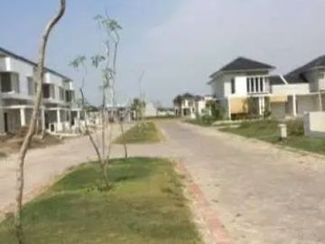 Rumah di VALENCIA SPRING PURI SURYA JAYA