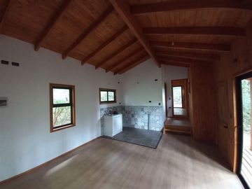 CASA EN PUCON CON PARCELA DE 1 HECTÁREA