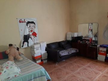 CASA CON LOCAL EN LOTE PROPIO DE 3 AMBIENTES.