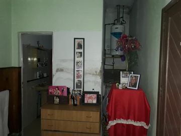 CASA CON LOCAL EN LOTE PROPIO DE 3 AMBIENTES.