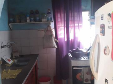 CASA CON LOCAL EN LOTE PROPIO DE 3 AMBIENTES.