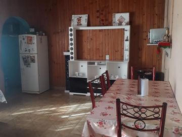 CASA CON LOCAL EN LOTE PROPIO DE 3 AMBIENTES.