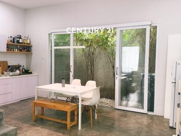 Rumah Modern Minimalis Dijual Fully Furnished Di Dalam Cluster