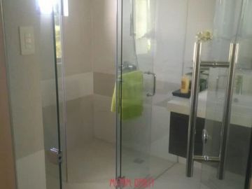 HOUSE & LOT FOR SALE IN NAIC CAVITE For more details, contact: DONALD PORTUGUEZ SUN# 0933825---- TM# 0955561----