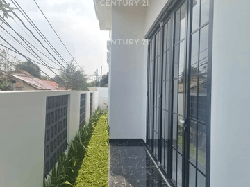 Rumah Hook Siap Huni Harga Menarik Bebas Banjir Dekat Bintaro