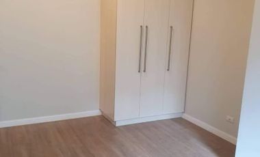 For RENT: Semi Furnished 1 Bedroom in Kroma Tower w Parking