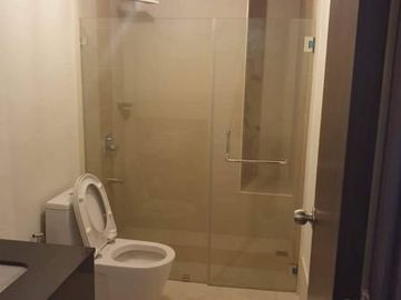 For RENT: Semi Furnished 1 Bedroom in Kroma Tower w Parking