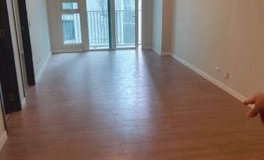 For RENT: Semi Furnished 1 Bedroom in Kroma Tower w Parking