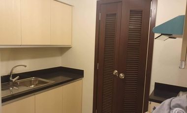 For RENT: Semi Furnished 1 Bedroom in Kroma Tower w Parking