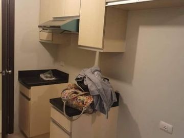 For RENT: Semi Furnished 1 Bedroom in Kroma Tower w Parking