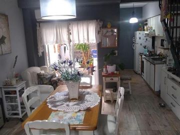 DUPLEX  3 AMB. CON PATIO Y COCHERA