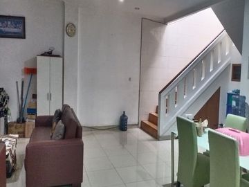 DIJUAL : Rumah asri lingkungan aman dan tenang, bebas banjir di Meruya, Jakarta Barat