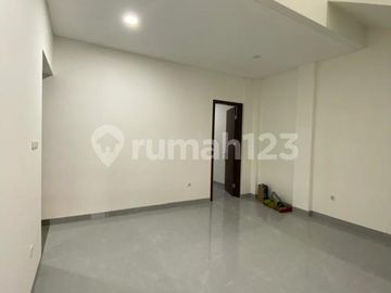 Rumah Siap Huni Nyaman di Cinere, Dekat ke Tol Brigif