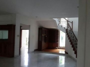 Rumah besar halaman luas kawasan elit pondok indah jakarta selatan