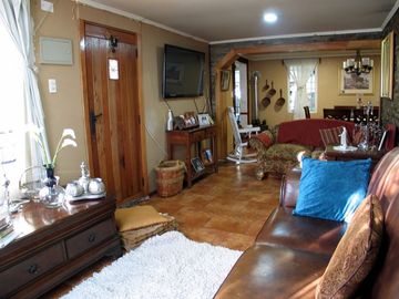 Casa en Venta en Casa 5 Dormitorios, REMODELADA, Av. Mexico, Villa Los Prados.
