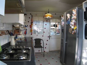 Casa en Venta en Casa 5 Dormitorios, REMODELADA, Av. Mexico, Villa Los Prados.
