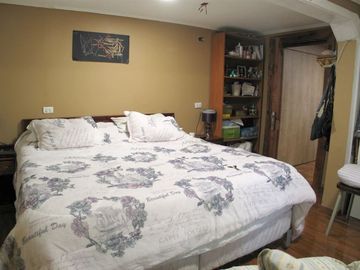 Casa en Venta en Casa 5 Dormitorios, REMODELADA, Av. Mexico, Villa Los Prados.