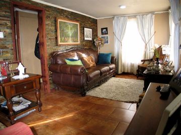 Casa en Venta en Casa 5 Dormitorios, REMODELADA, Av. Mexico, Villa Los Prados.